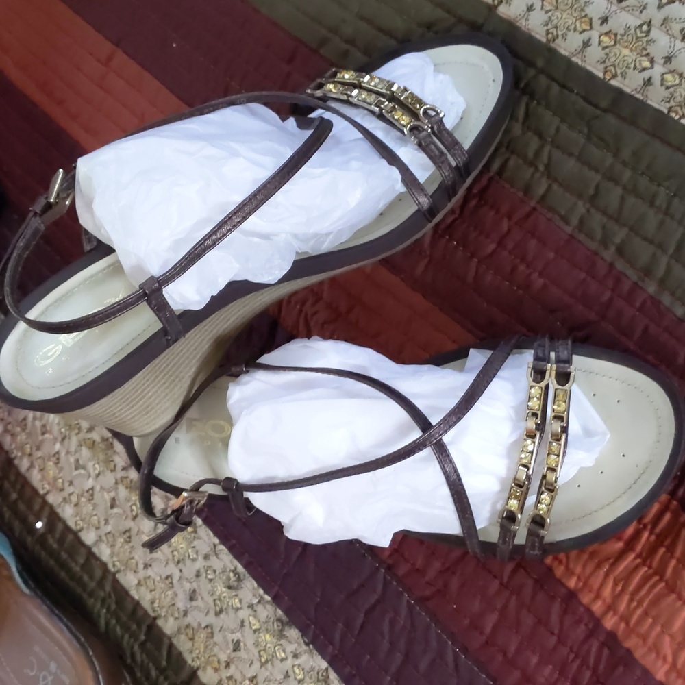 GEOX*Respira delicate rhinestone detail strappy wedge sandal size 40 side buckle